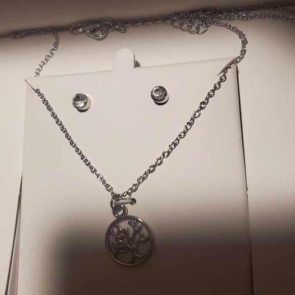 L&Co women's family tree watch set brand new with tags. - Picture 2 of 5